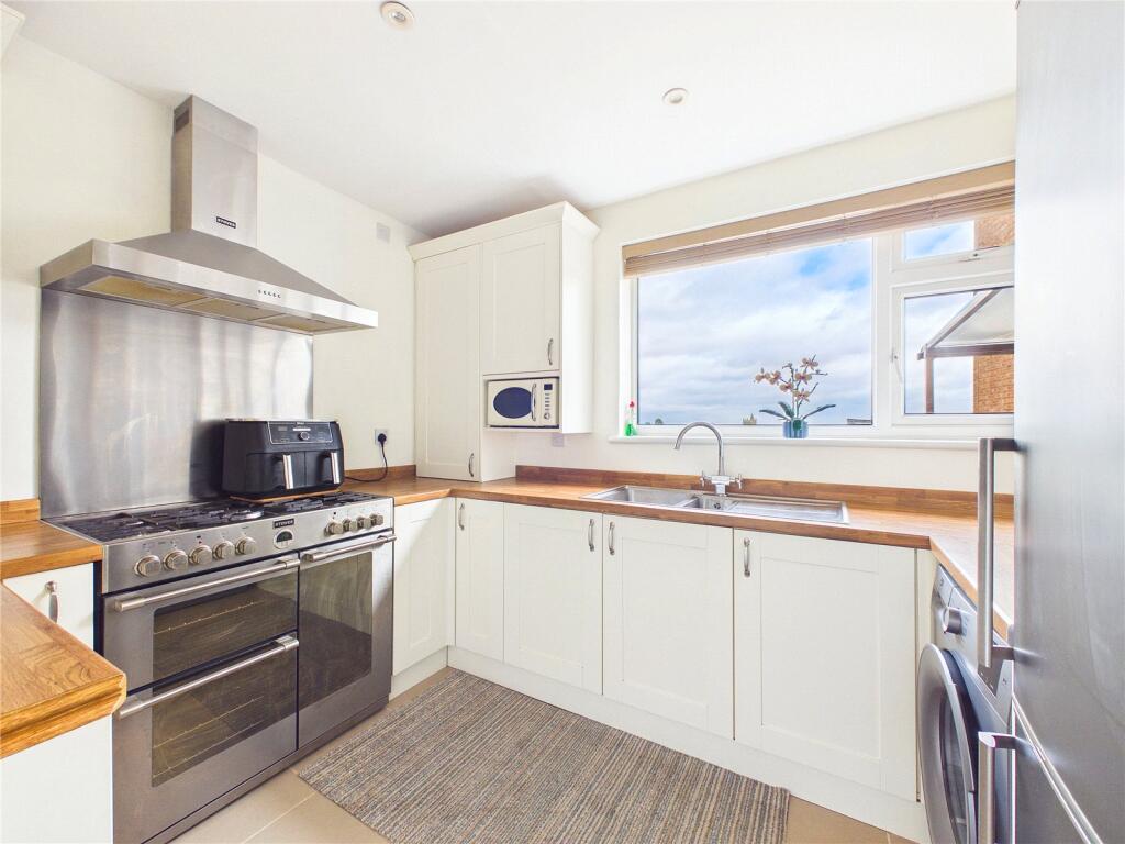 Highfield Close, Malvern, Worcestershire, WR14 photo 4