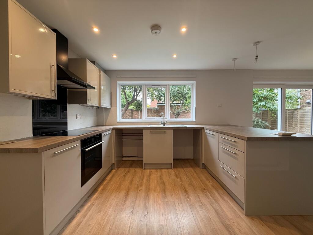 House in Worcester - View 3