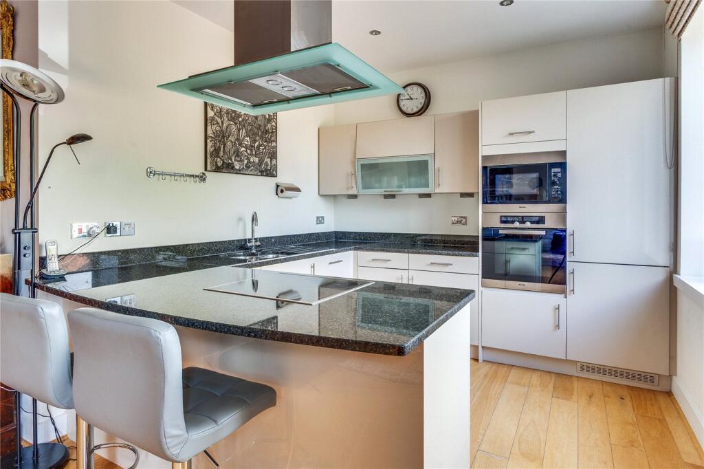 Apartment in Reading - View 3