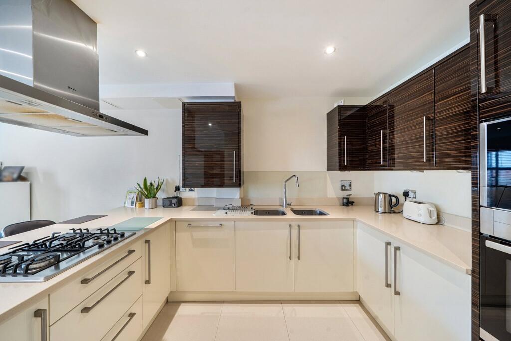 Apartment in Watford - View 4