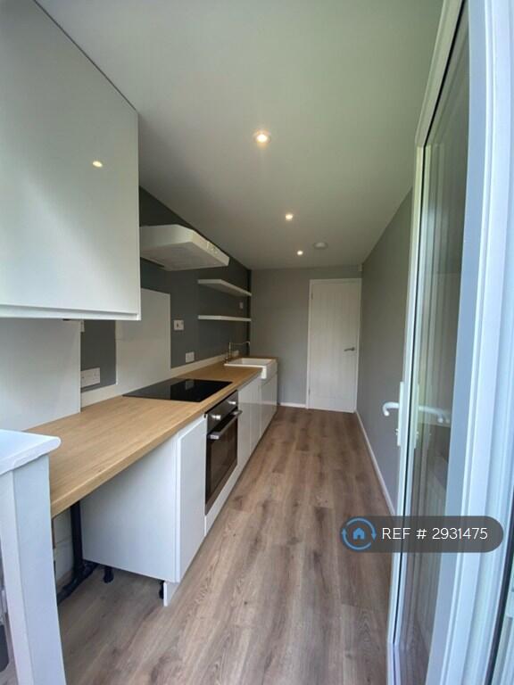 Apartment in Stockport - View 3