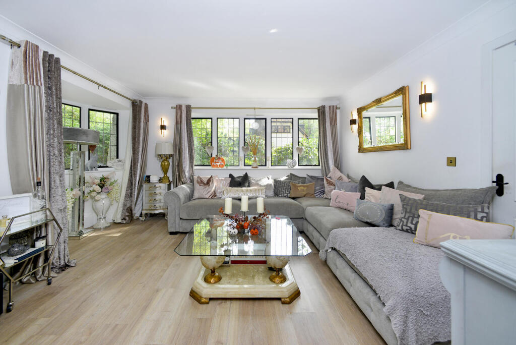 House in Guildford, Compton - View 4