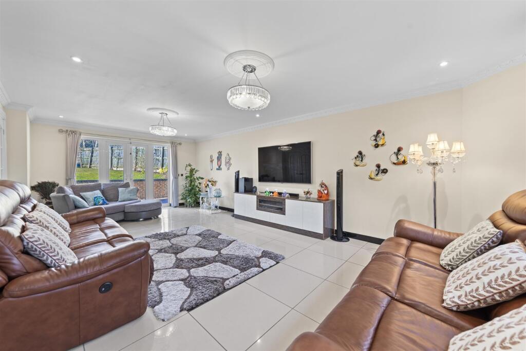 Bradwell Road, Loughton, Milton Keynes photo 4