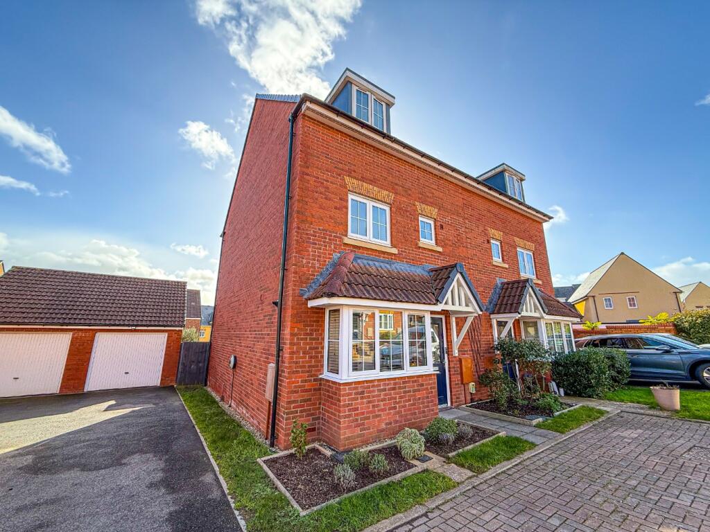 4-bed semi-detached on Perry Hayes, Cheddon Fitzpaine, Taunton, Somerset., £360,000