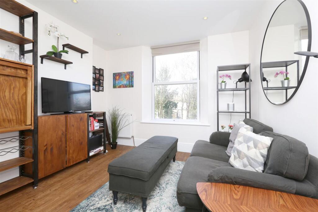 Apartment in London - More