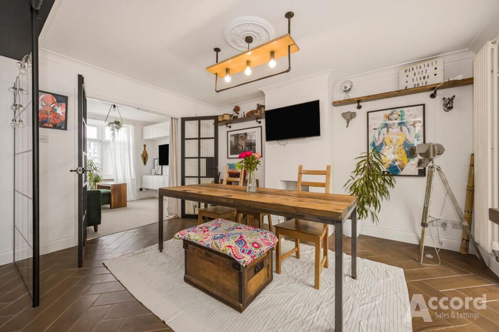 House in Romford - More