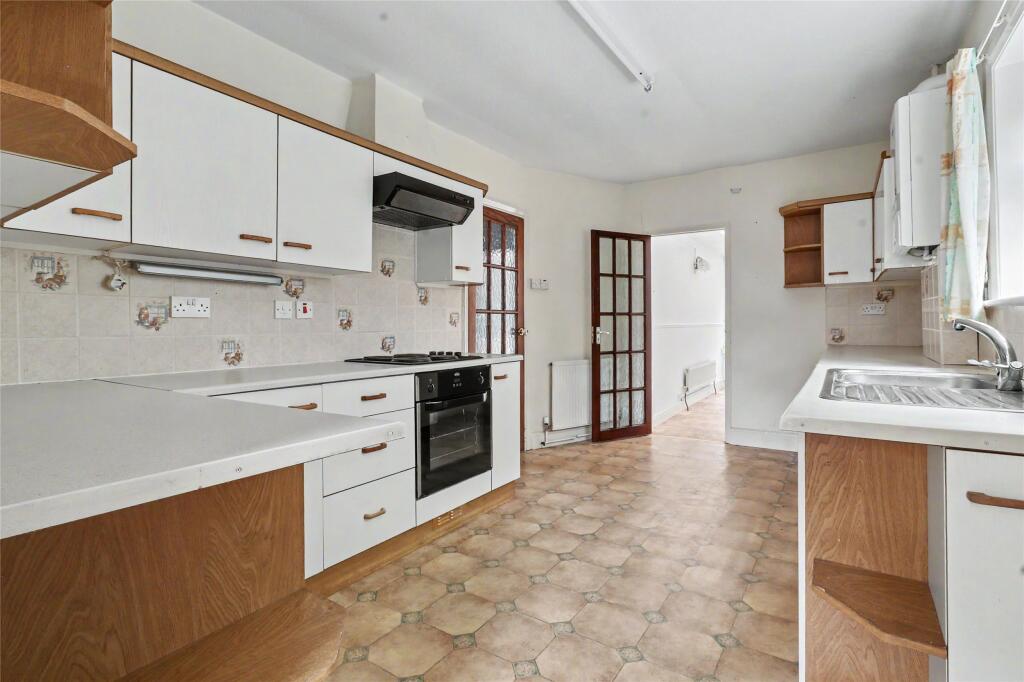 Burlington Close, Barnstaple, Devon, EX32 photo 4