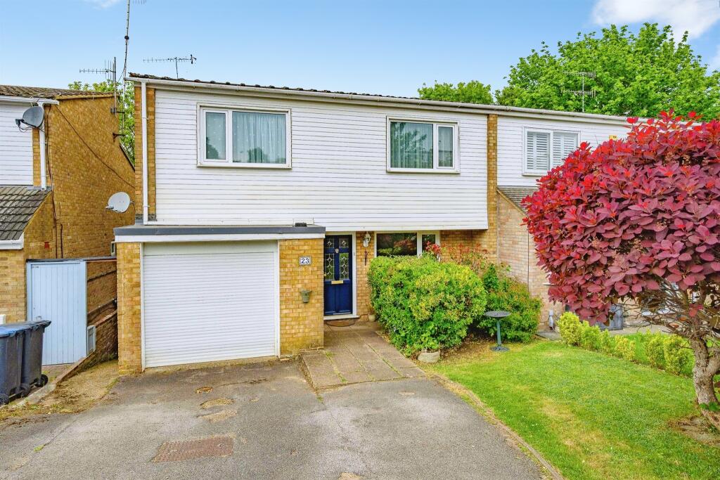 Main image of property: Caernarvon Close, Hemel Hempstead