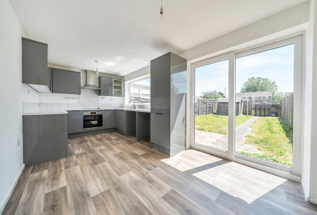 House in Dodington, Wapley - View 2