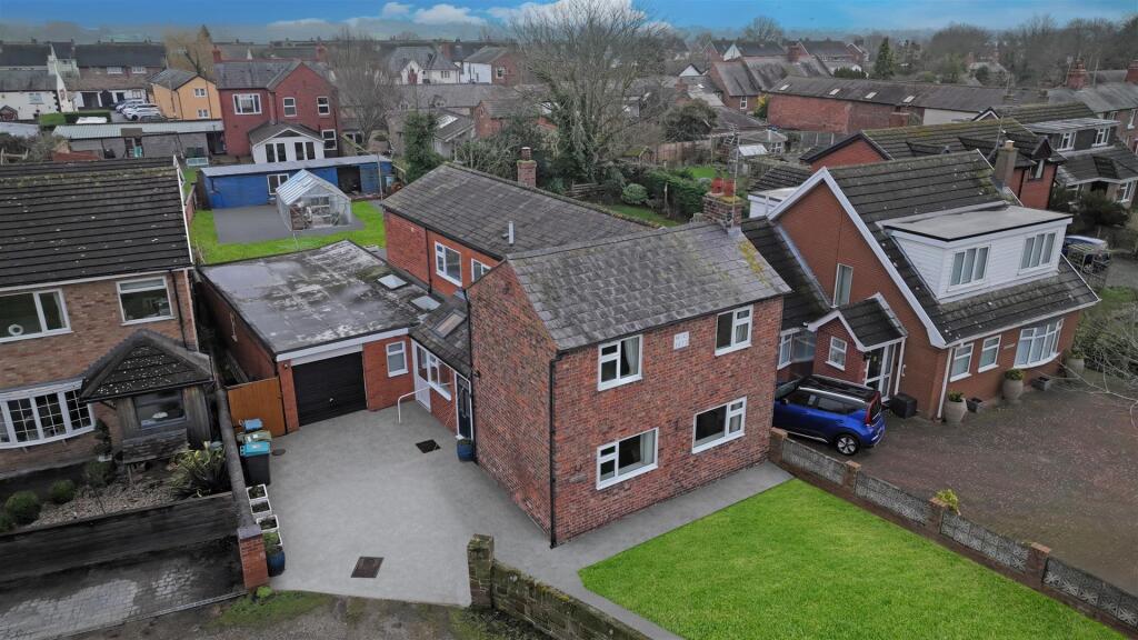 5-bed detached on Smithfield Green, Holt, Wrexham, £475,000