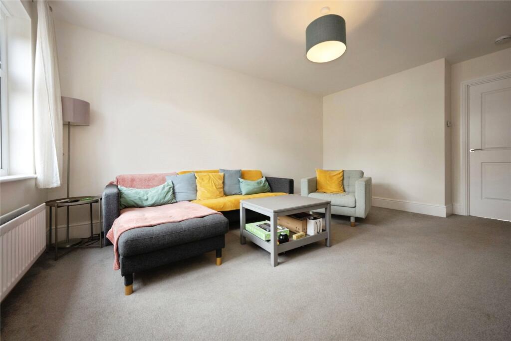 Kemsley Drive, Leighton Buzzard, Bedfordshire, LU7 photo 3