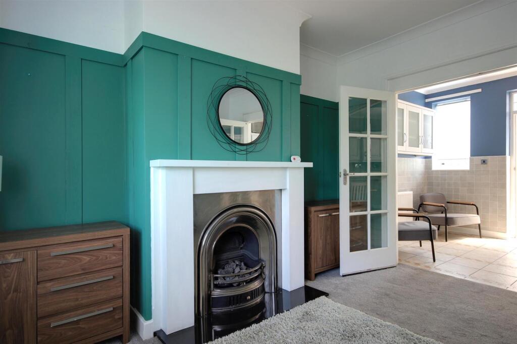 House in Hull, Orchard Park - View 2