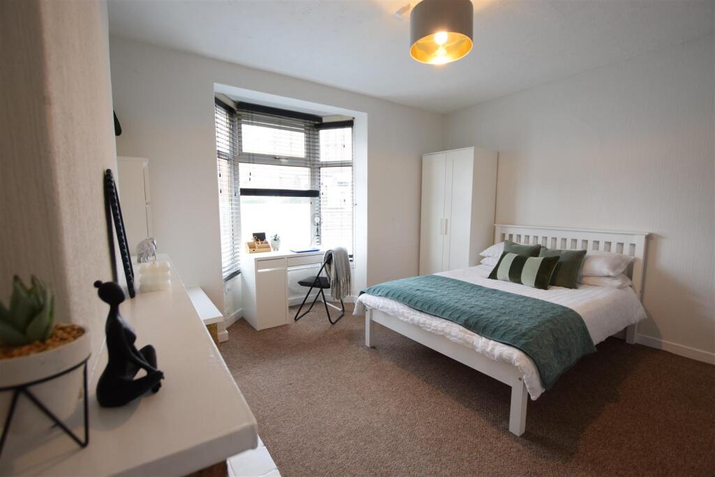 Main image of property: Newland Street West - Student House - 26/27