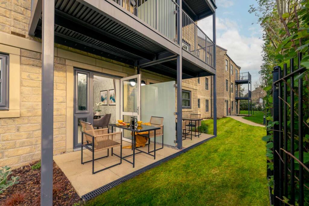 Apartment in Bradford, Scalebor Park, Burley - View 5