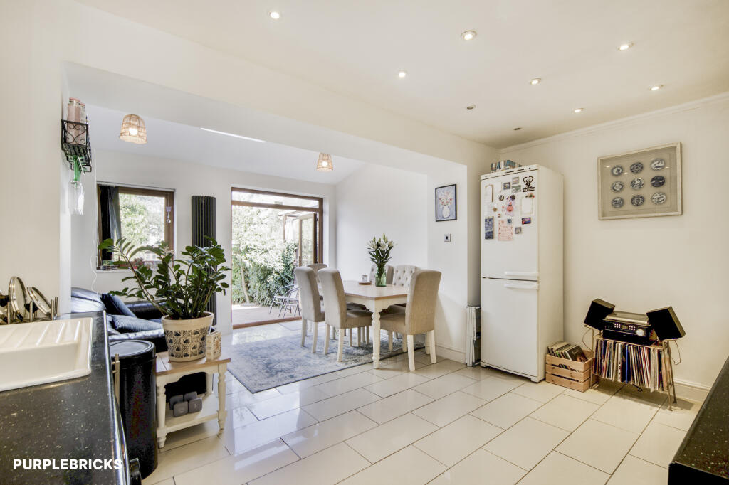 House in London - View 2