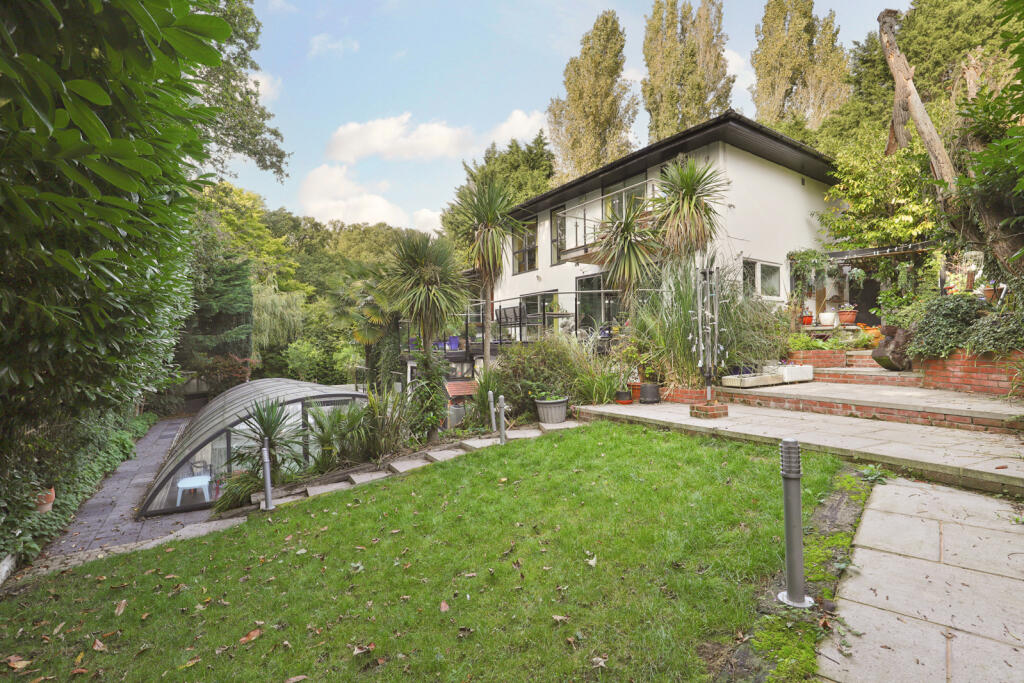 Main image of property: Baldwins Hill, Loughton, Essex, IG10