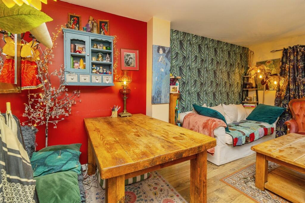House in Luton - View 4