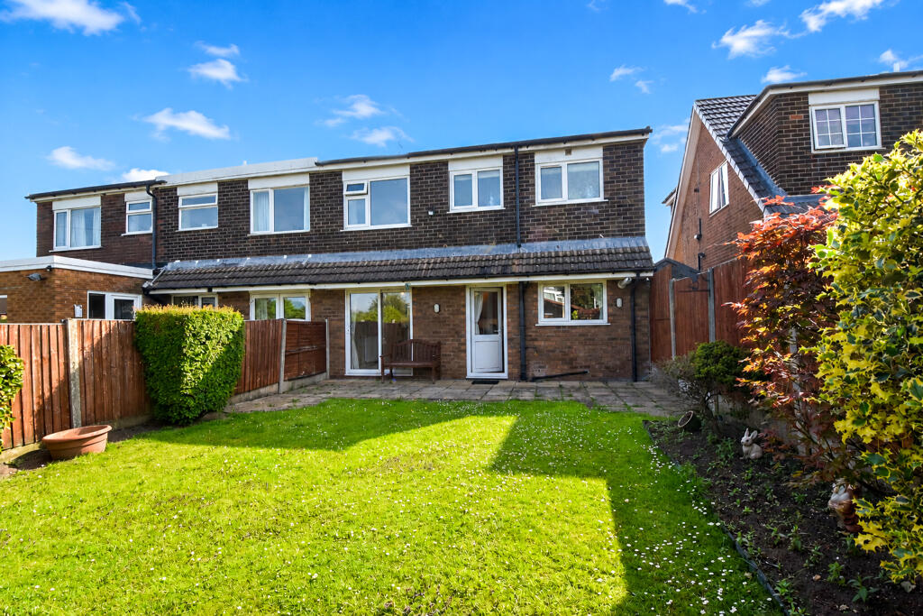 Powis Road, Flixton, M41 photo 4