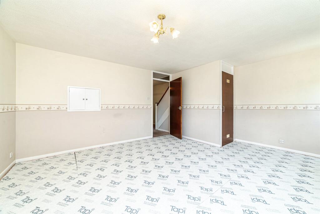 House in Basingstoke and Deane, Brighton Hill - View 4