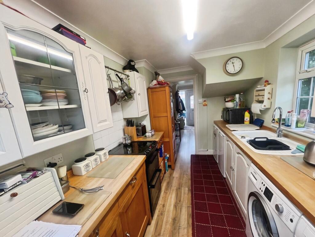 Station Road, Teynham, Sittingbourne, Kent, ME9 photo 4