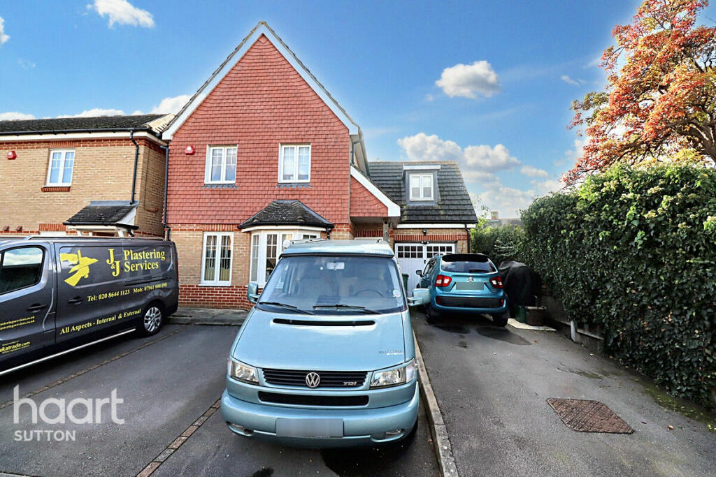 4-bed detached on Farrier Place, Sutton, £650,000