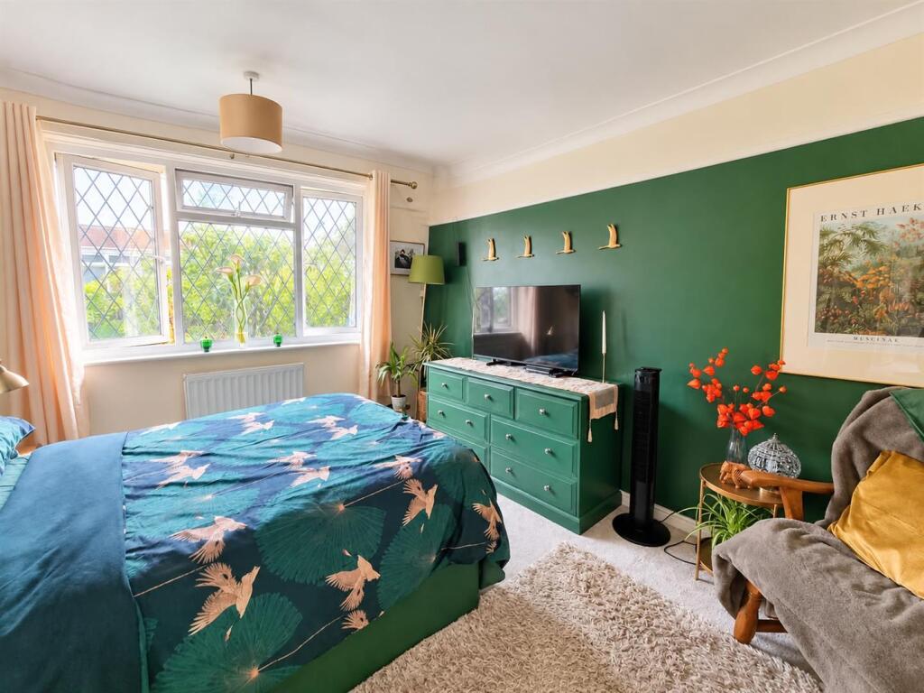 House in Gosport, Lee-on-the-Solent - More