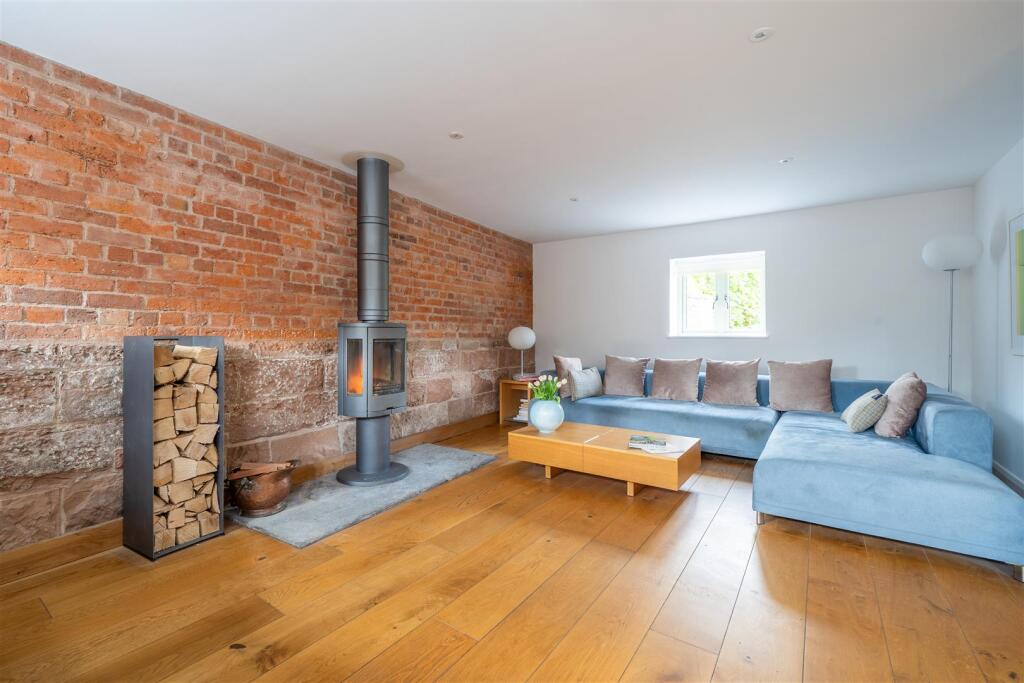 House in Worcester - View 5