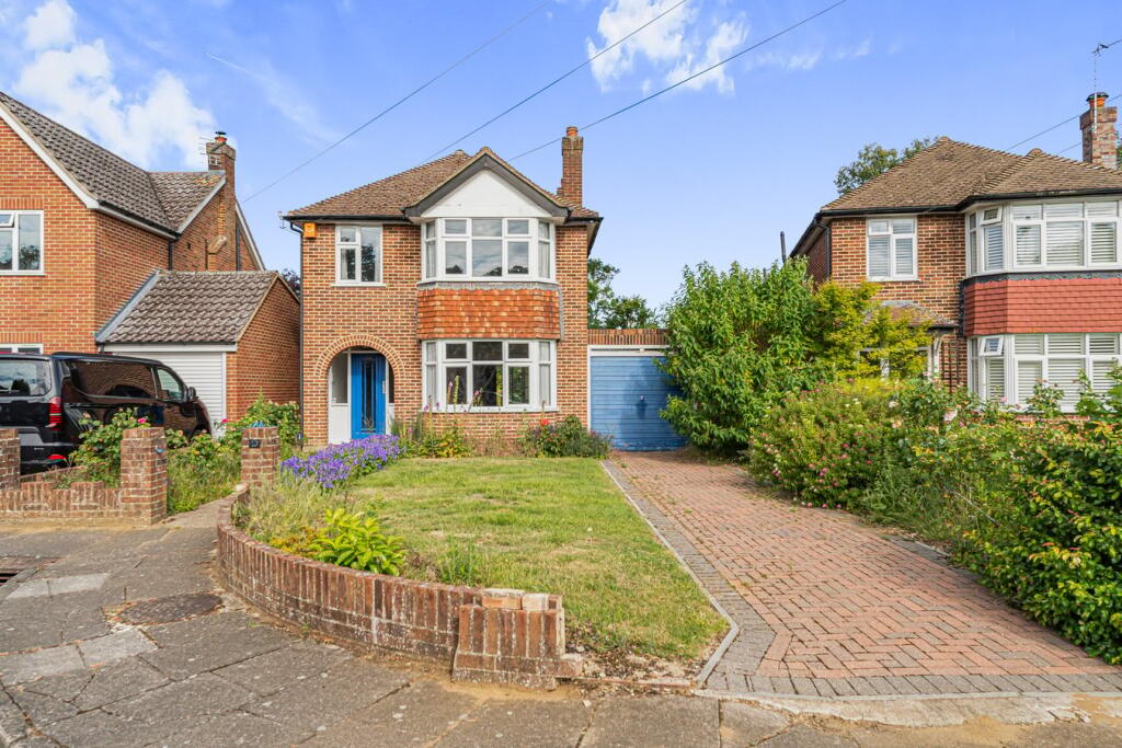 3-bed detached on Cleveland Drive, Laleham, Staines-upon-Thames, TW18, £600,000