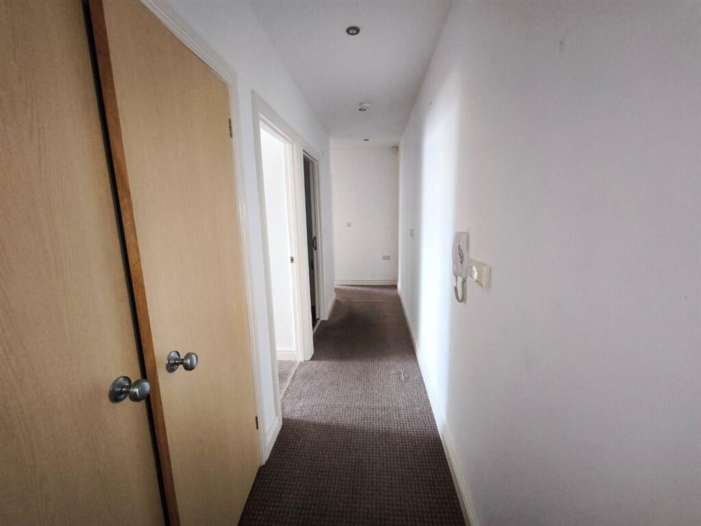 Apartment in Wirral, Liverpool City Region - View 3