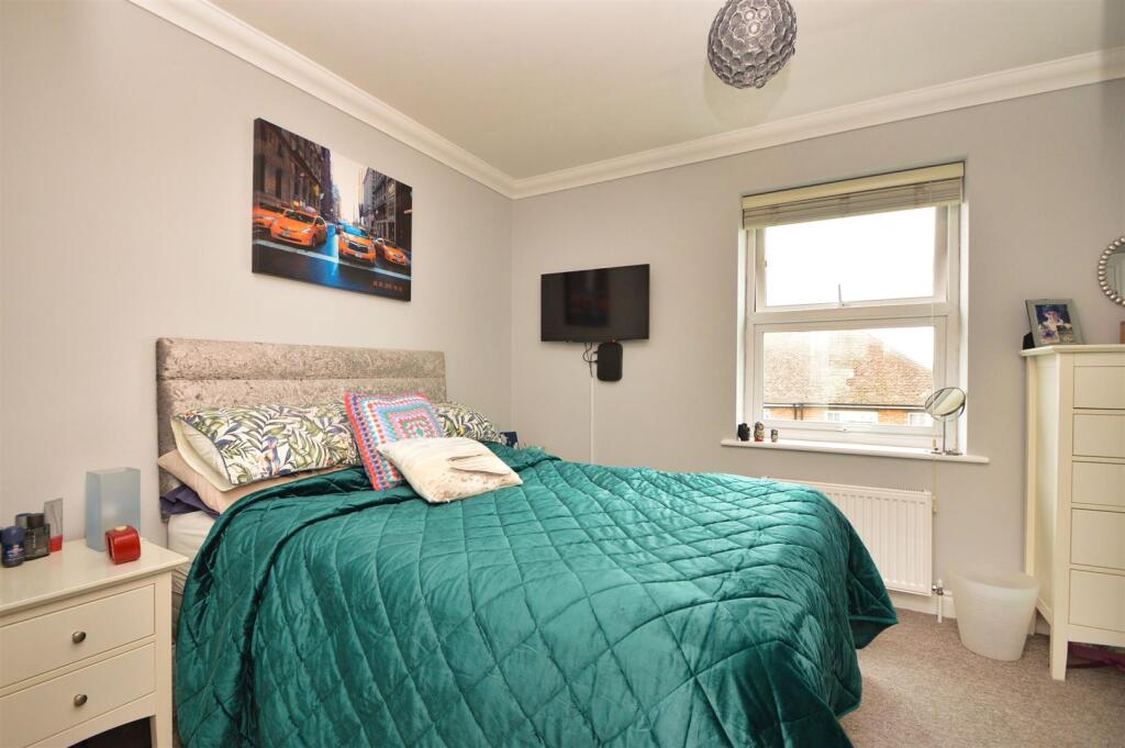 House in Ryde, Oakfield - More