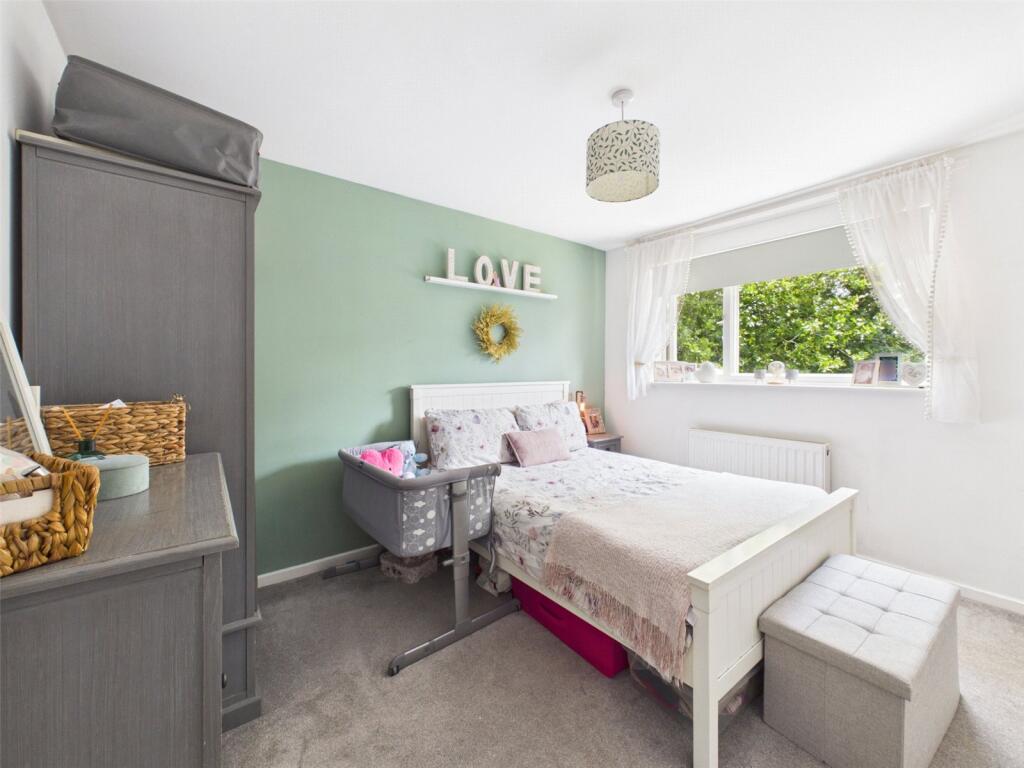 House in Stroud, Cashes Green, Cainscross - More