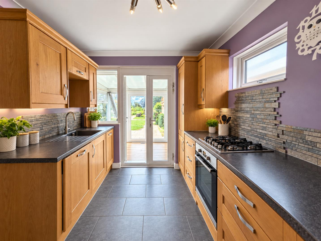 Oakgrove Road, Bishopstoke, Eastleigh photo 4