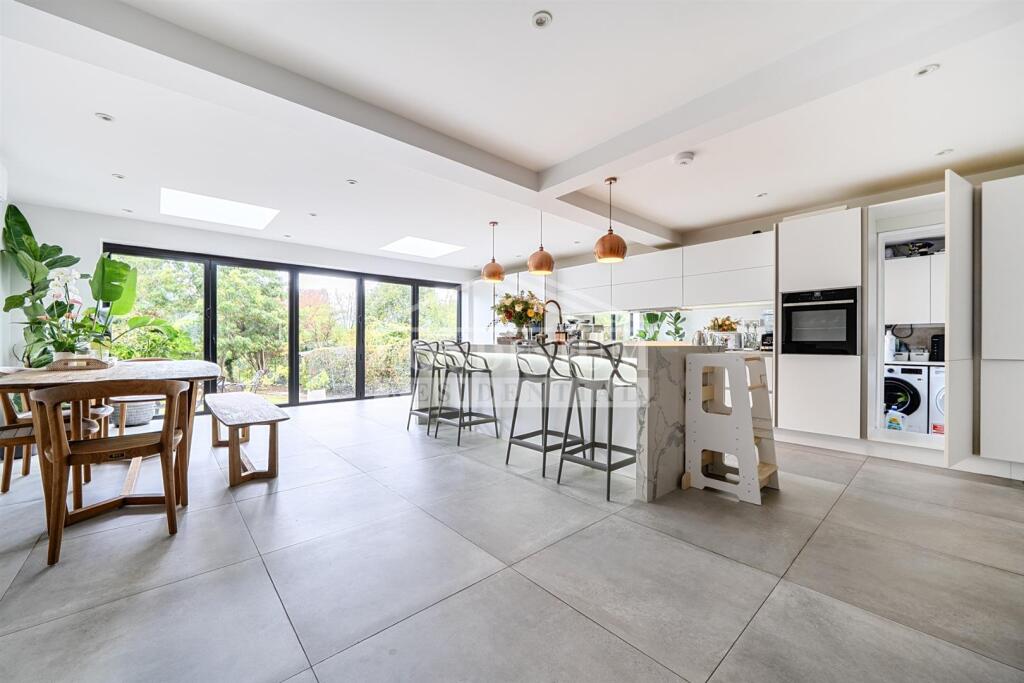 House in Watford - View 5