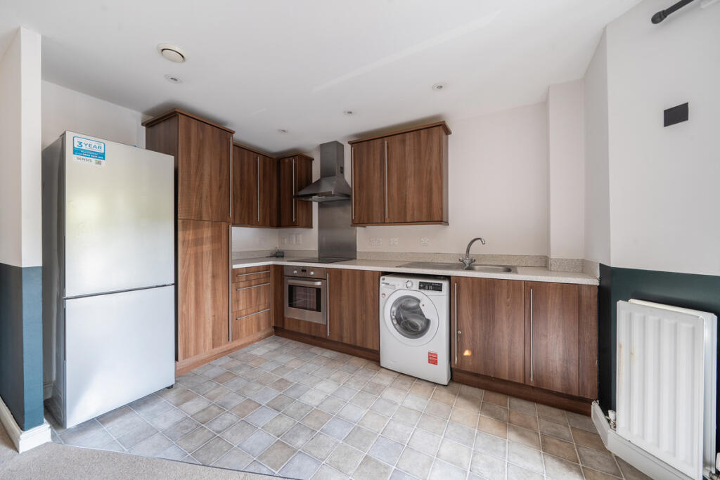 Apartment in Rushmoor, Hampshire - View 4