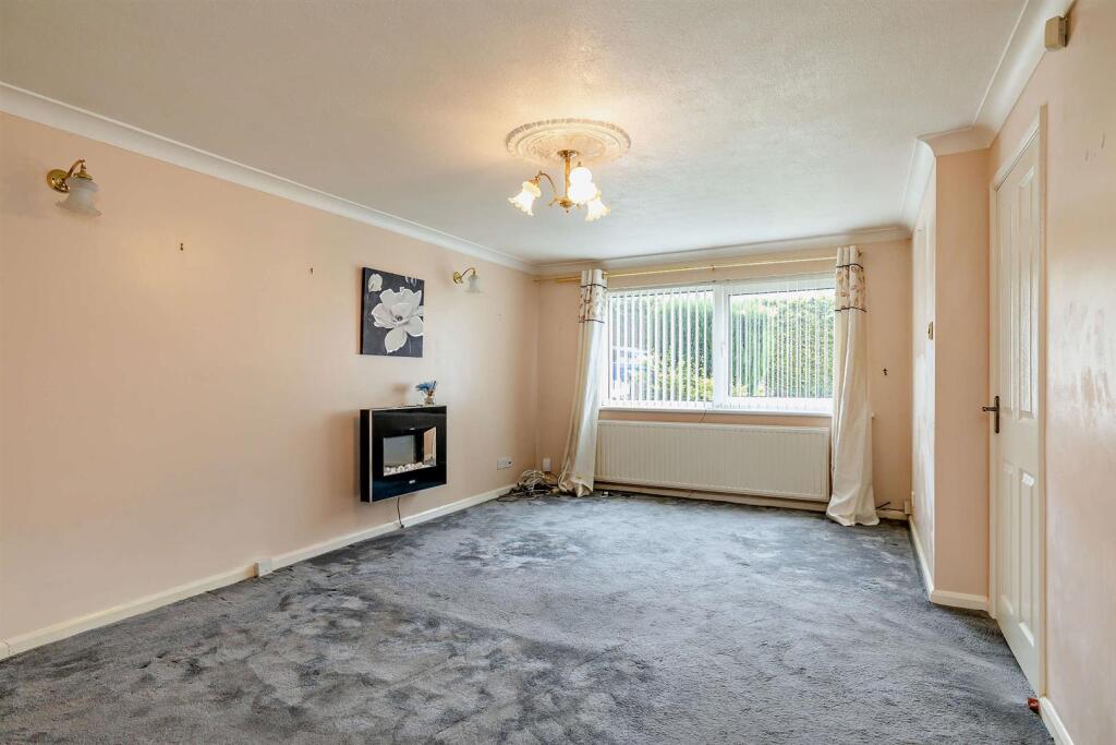Larkhall Place, Mansfield - View 3