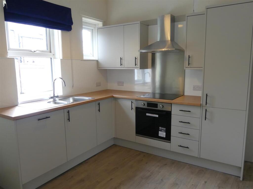House in Bradford - View 3