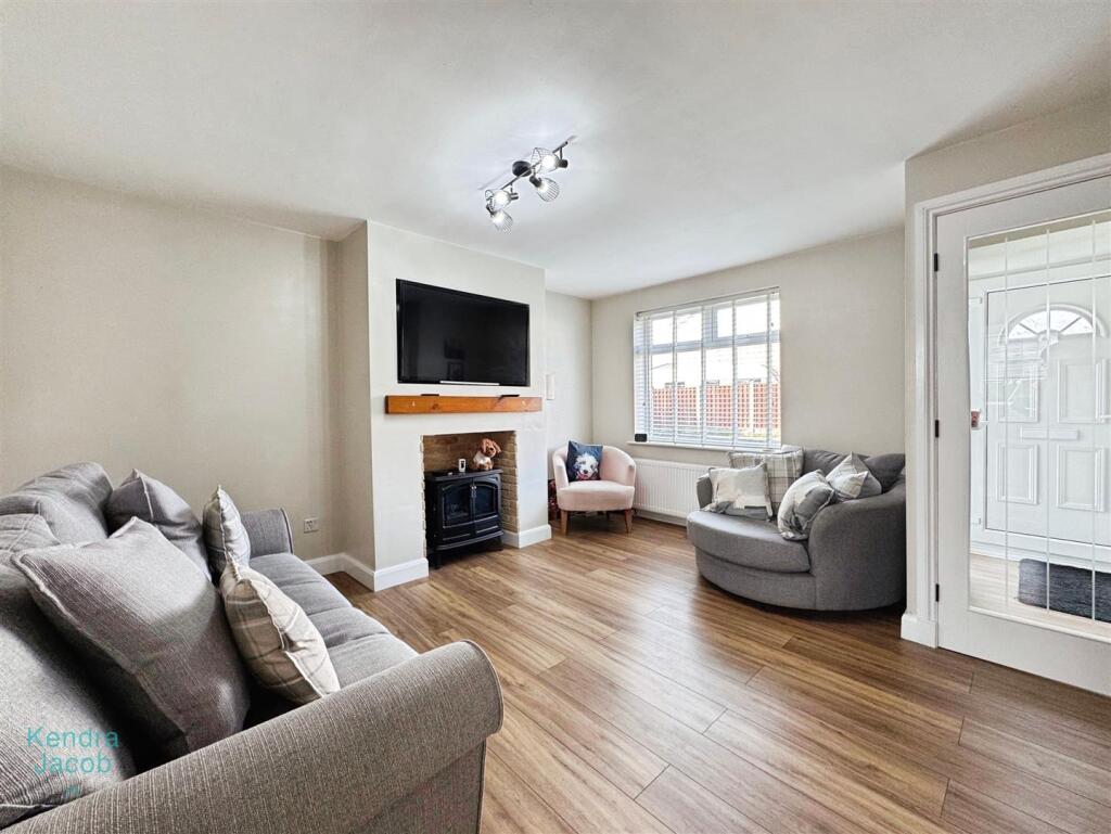 House in Rotherham, Dinnington St. John's - View 3