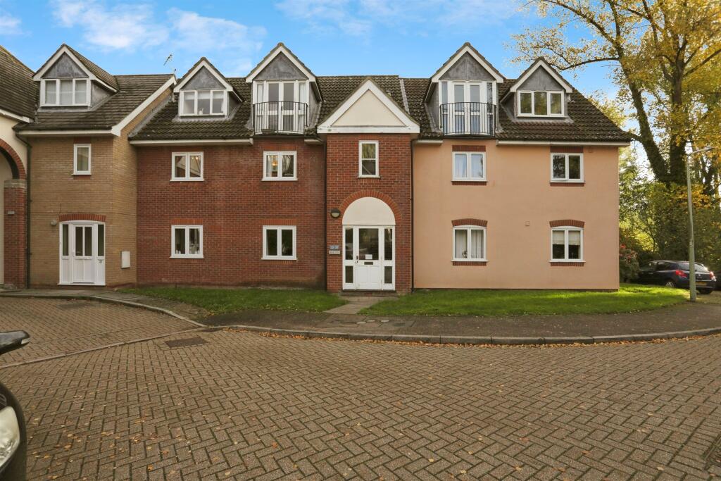 2-bed flat on Gipping Place, Stowmarket, £150,000