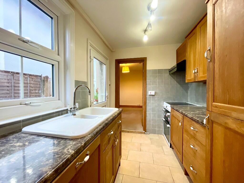 Victoria Place, Epsom, Surrey, KT17 photo 4
