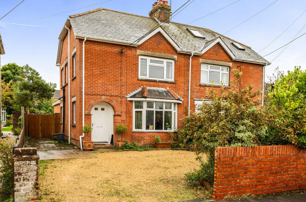 3-bed semi-detached on Moot Lane, Downton, Salisbury, Wiltshire, SP5, £450,000