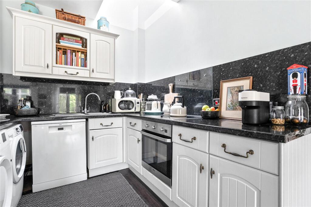 Apartment in Newark and Sherwood, Southwell - More