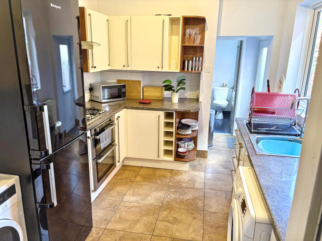 House in Stoke-on-Trent - View 4