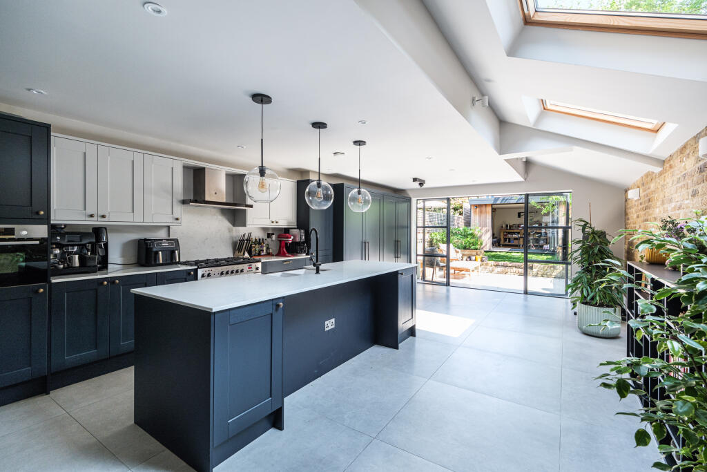 Kersley Road, London, N16 photo 2