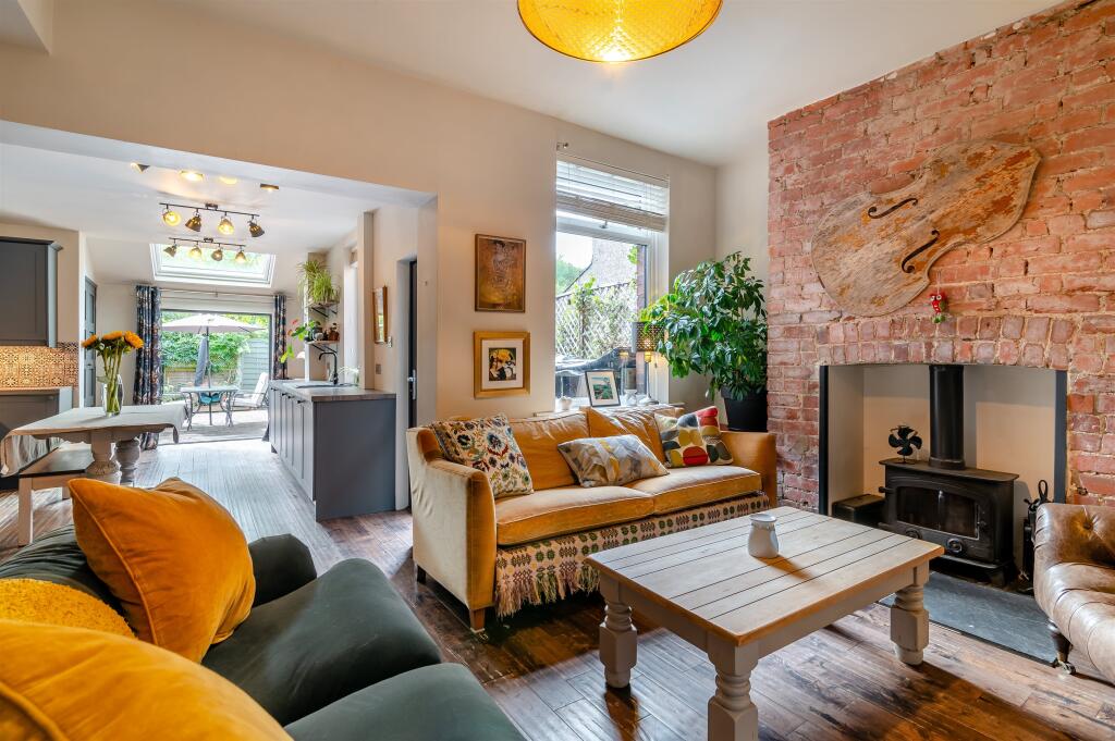 House in Newport - View 5