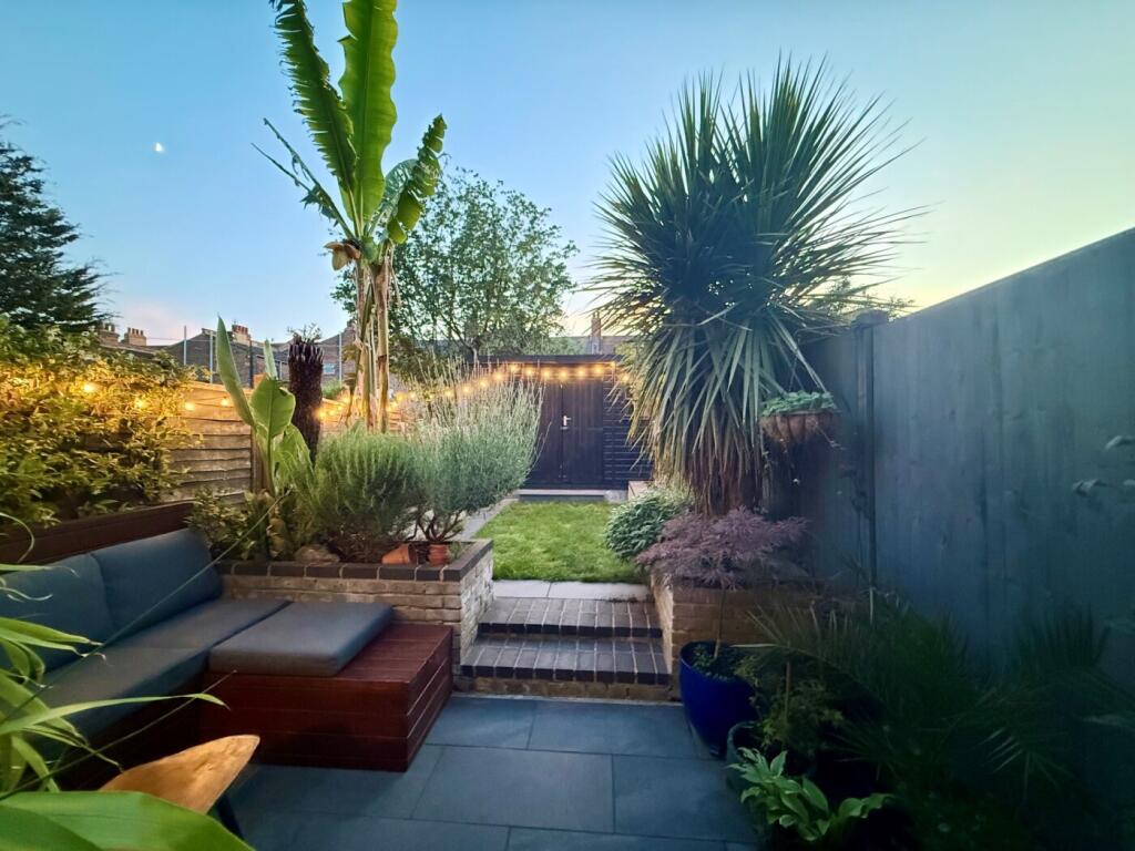 House in London - View 2