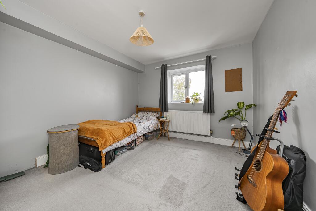 Apartment in Windsor - View 5