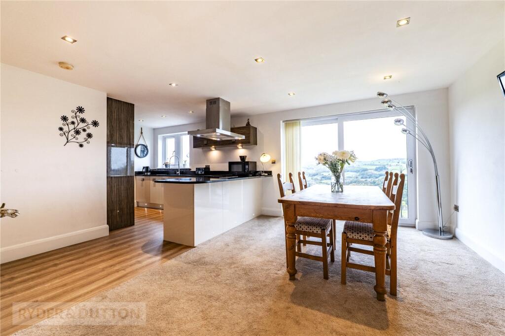 Greenfields, Sowerby Bridge, West Yorkshire, HX6 – další