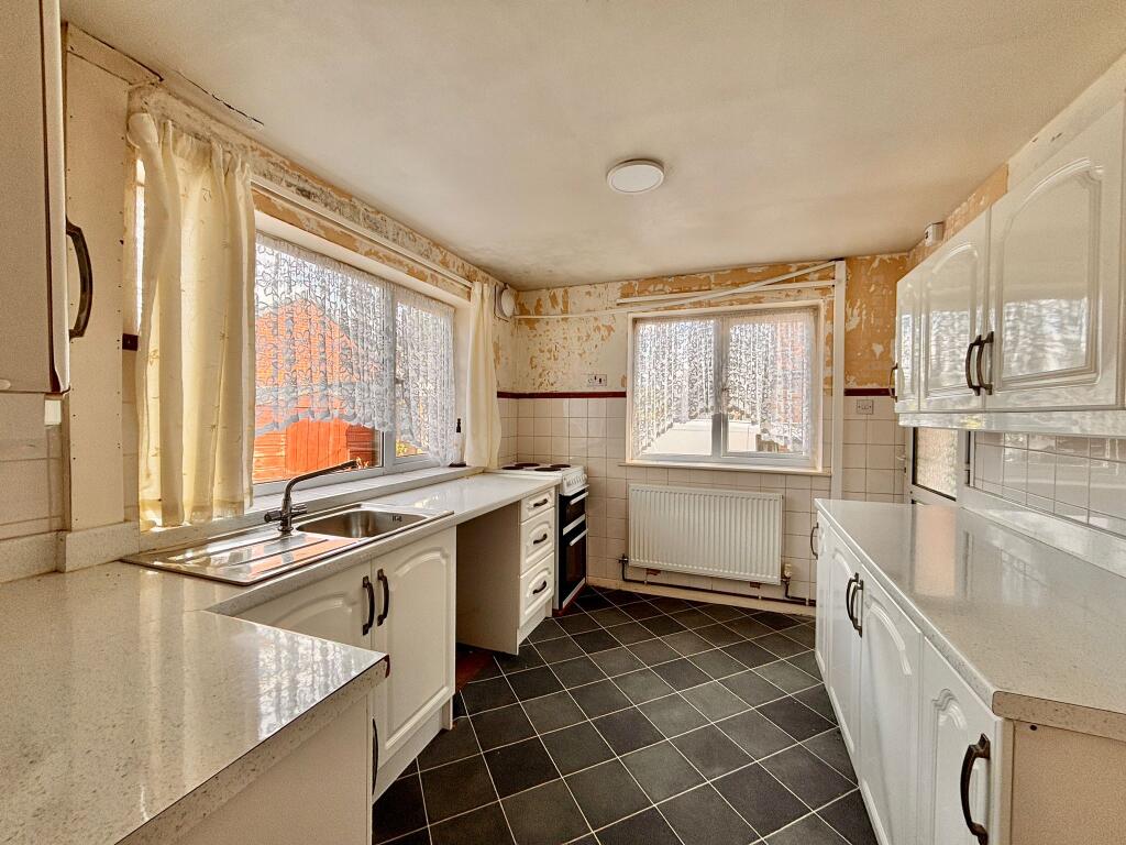 77 Wood Avenue, Creswell, Worksop, Nottinghamshire S80 4EG photo 2