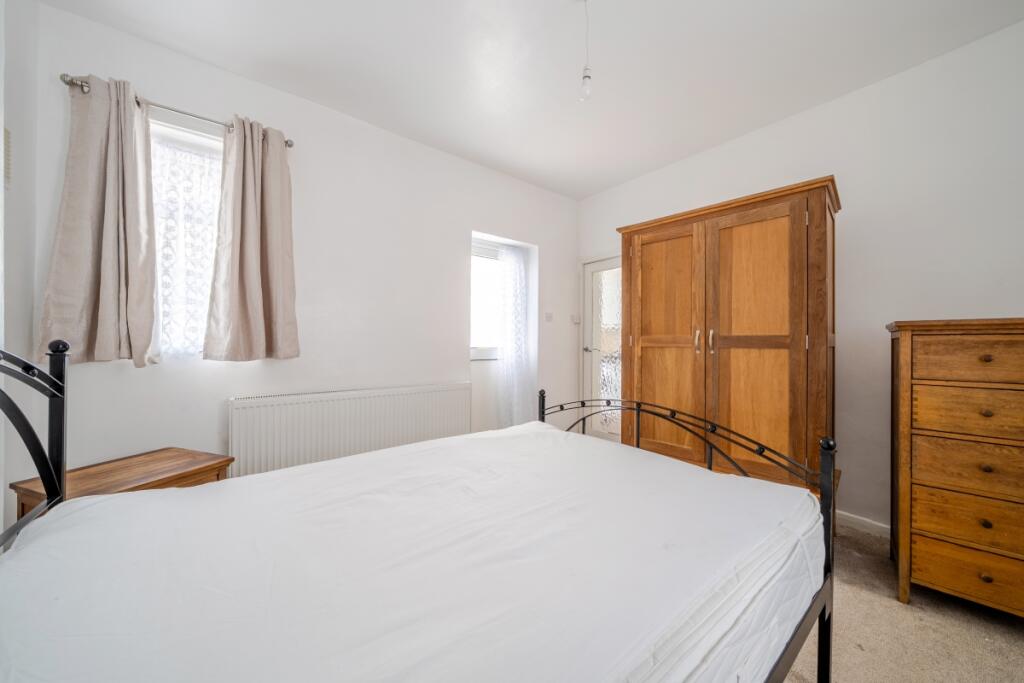 Apartment in Kingston upon Thames - More