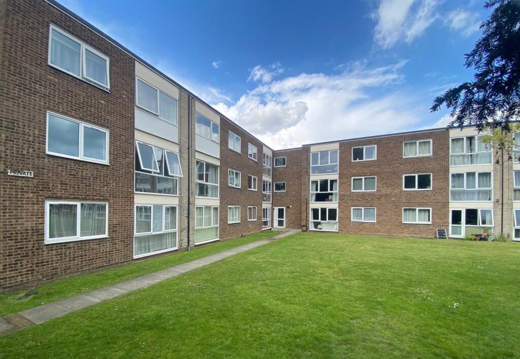 Main image of property: Chaplaincy Gardens, Hornchurch